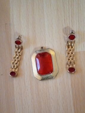 💲2 ▶▶Gold-Tone Red Stone Pendant and Earrings Set